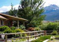 Riverside Lodge: Wildlife Watching, Fishing, Hiking from the House. Next to Ynp! - 4성급