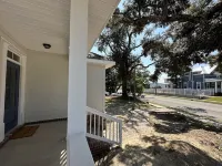 Beach Access, Sleeps 8, Pets-Yes! Blue Oak Cottage - Beach Supplies Included!