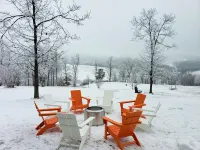 Lost River Solar - Modern 4Br+Lofts. Hot Tub w/Epic Views! Swim + Fish Pond!