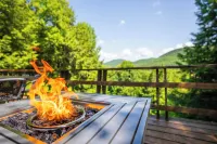 The Overlook - Hot Tub, Game Room, 5min to MTN