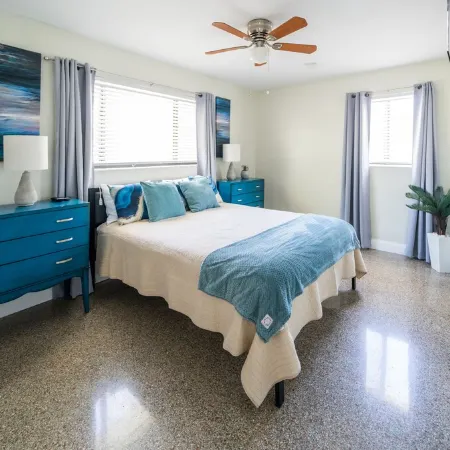 Dip n' Sip Oasis: Heated pool, close to the beach & Atlantic ave!