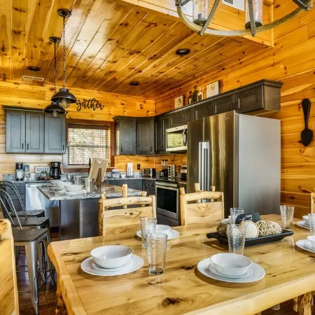 Family-Friendly• Stunning Views • 7 Mi to Dollywood •Hot Tub• Highly Rated!