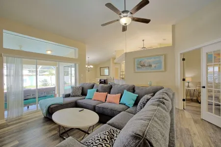 Huge Port Charlotte Pool Home Close to resort and Downtown PUNTA GORDA. Отели рядом с достопримечательностью «Кидстар Парк»