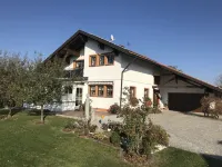 Spacious, idyllic vacation apartment with 2 balconies Hotels in Mauth