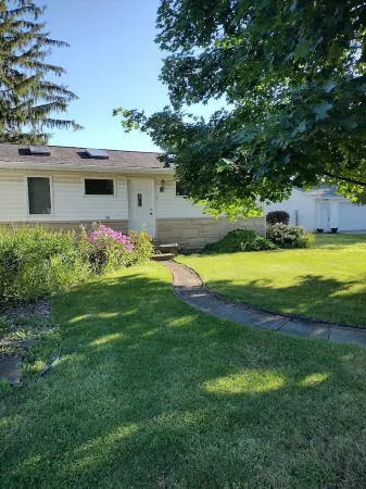 Charming suite in Marion IN,  right next to Indiana Wesleyan University Отели в г. Марион