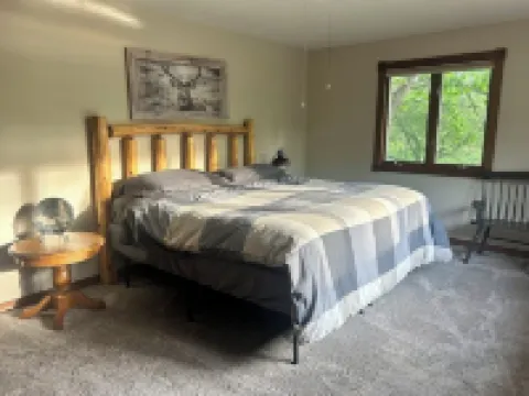 Peaceful & Spacious Wolf River Home - 4 Bedrooms, Pool, Fire Pits & Scenic Views 肖諾縣酒店
