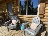 Cozy Chalet - 1 mile from town entrance! Lake Views!