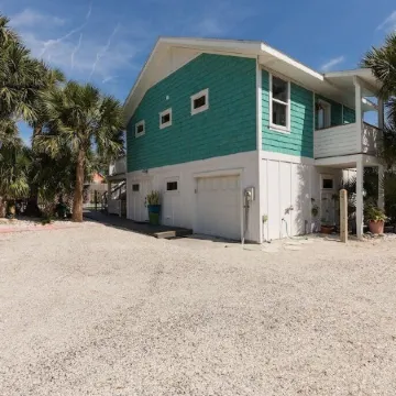 Large Pool. Private Beach Path. Vilano Beach House Closest to Historic St. Aug.