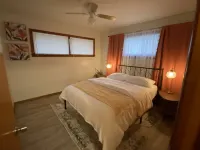 Private Elk Lake Cottage minutes from Elk Rapids