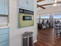 Lakefront w/ Dock, 300mb Wifi, Theater, Arcade Hotels in Tool