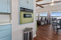 Lakefront w/ Dock, 300mb Wifi, Theater, Arcade
