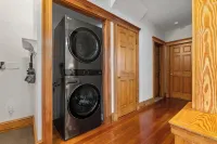 Tufts 2 Bed + Office - Free Parking