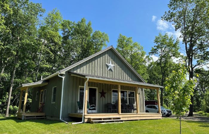 Firefly Cottage in the Heart of the FingerLakes. Amazing Vineyard Views