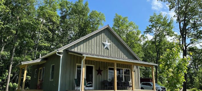 Firefly Cottage in the Heart of the FingerLakes. Amazing Vineyard Views Hotels in Yates County