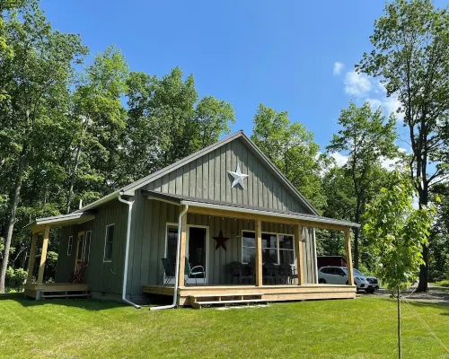 Firefly Cottage in the Heart of the FingerLakes. Amazing Vineyard Views Hotels in Jerusalem