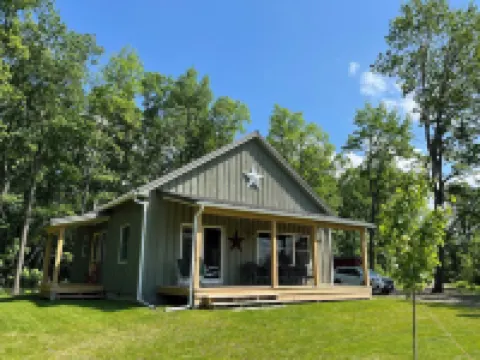 New 2024 Firefly Cottage in the heart of the FingerLakes. Amazing Vineyard views