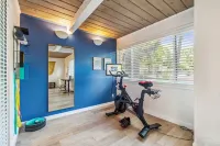 Designer Home Near Stanford/Tech Hub+AC/Gym/Office/BBQ. Two Bed/One Bath.