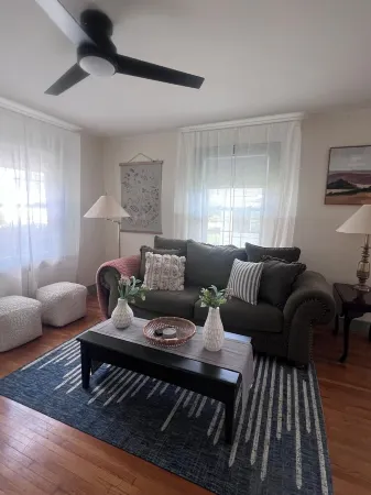 Charming 2 bedroom one bath home close to Highland Park! Отели в г. Howard County