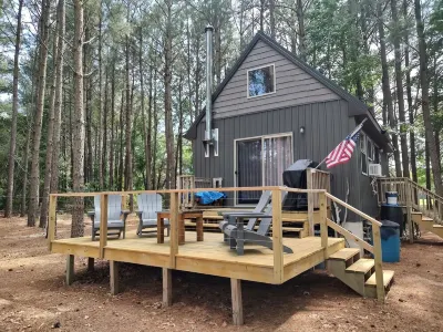 Awesome private off grid cabin with creek view. Hotels near Maryland Welcome Sign