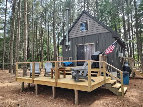 Awesome private off grid cabin with creek view. Hotels in Accomack County