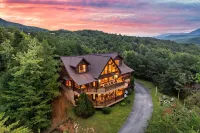 Luxury Cabin w/View! Sleeps 22, Movie Rm, Game Rm!