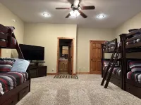 SPACIOUS Lakeside Home in the perfect LOCATION near all the action! - 3つ星