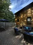 Cozy Cabin Minutes to Helen and best hiking trails in the area! Pet Friendly!