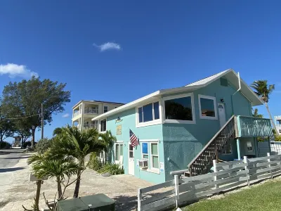 65 steps to beach or bay, 150,000-dollar pool, deck, views, paddle boards/Kayaks
