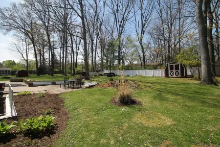 The Maine House in State College - 2 miles to PSU via walking path or car!