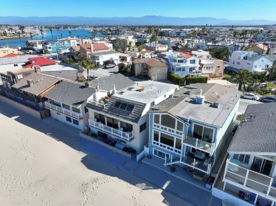 On the Sand - Incredible Beachfront - Awesome Ocean and Island View w/ Elevator!