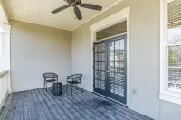 Beautiful Townhouse at De Tonti Square