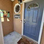 Holy Cow! Sleeps 10-Central Location-4 Bedrooms-2-Smart TVs-Grill & Pet Friendly