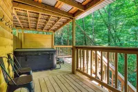 Smoky Mountain Haven!  Hot Tub, Private Deck & Cozy Vibes!