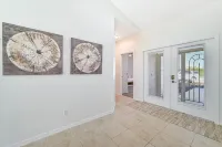 The Sandollar House Hotels in Lely Resort