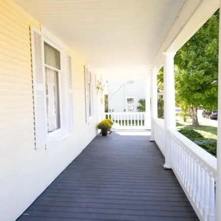Century old 4 bedroom close to SVU, sleeps 8.