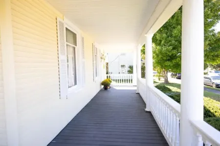 Century old 4 bedroom close to SVU, sleeps 8.