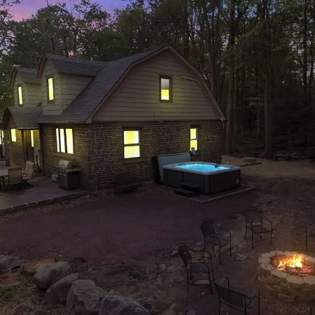 Cozy Pocono Retreat w/ 3-Tier Theater,Hot Tub,Fire Pit & Game Room at Lake Naomi