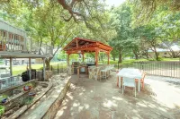 Luxury WATERFRONT home with HEATED POOL AND SPA Sleeps 28+