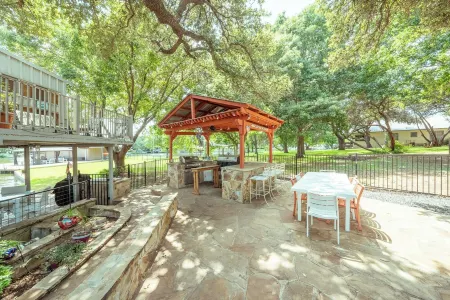 Luxury WATERFRONT home with HEATED POOL AND SPA Sleeps 28+