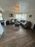 15 Minute walk to BYU!! Updated 2 Bed 1 Bath home with all you need. 프로보 호텔