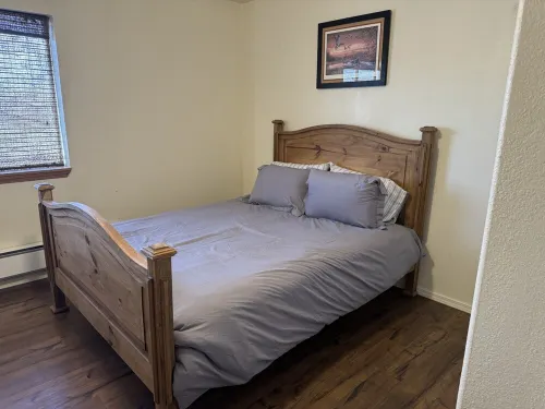 Charming farmhouse close to the Quality Waters and Navajo Lake Marina.