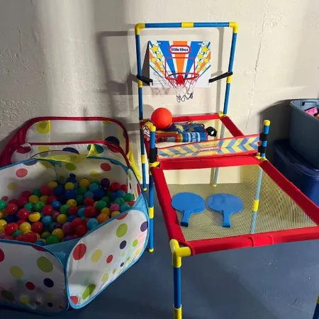 The Sunflower Home- Game Room & Hot Tub! Pet Friendly: Dogs & Cats Are Welcome!