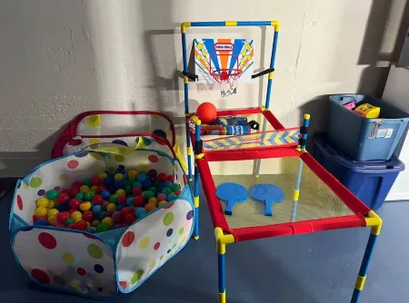 The Sunflower Home- Game Room & Hot Tub! Pet Friendly: Dogs & Cats Are Welcome!