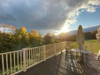 Condo with loft near Loon mountain with pool/jacuzzi & free shuttle!