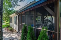 Raleigh Home w/ Land and Hot Tub!