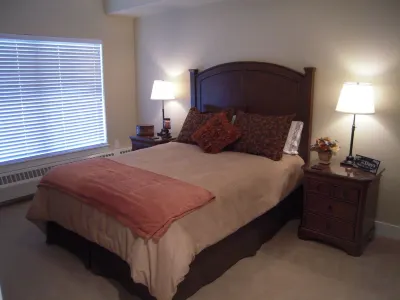 3 Bed/Bath Updated Condo 50 Steps to Main Lift w/30-Foot Balcony Facing Ski Runs