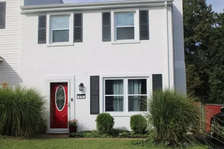 5 min to Downtown C'ville, 3b/2b Comfortable! Отели рядом с достопримечательностью «Университет Вирджиния»