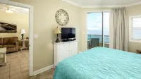 The Perfect Beach Vacation!  Private parking. Unit 703,  3BR, 3BA, Sleeps 12