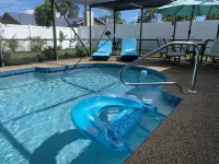 Barefoot Dreams 2 Bed 2 Bath Private Pool Home - Fenced In Yard -10 min to beach Hotels in Venice Gardens