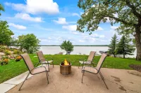 Sunset Retreat 4 Seasons Lake Home - Pedal Boat, Canoe & Kayak
